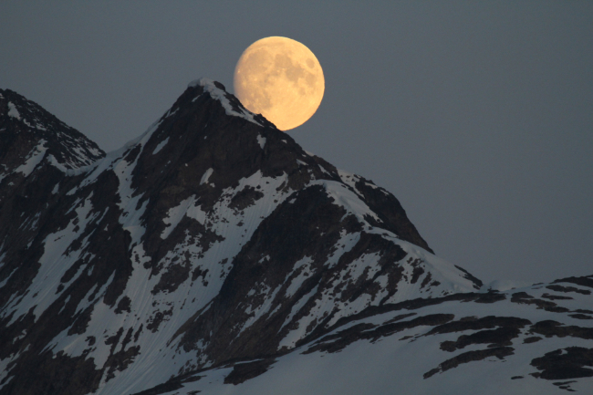 Moon and peaks in the White Pass
