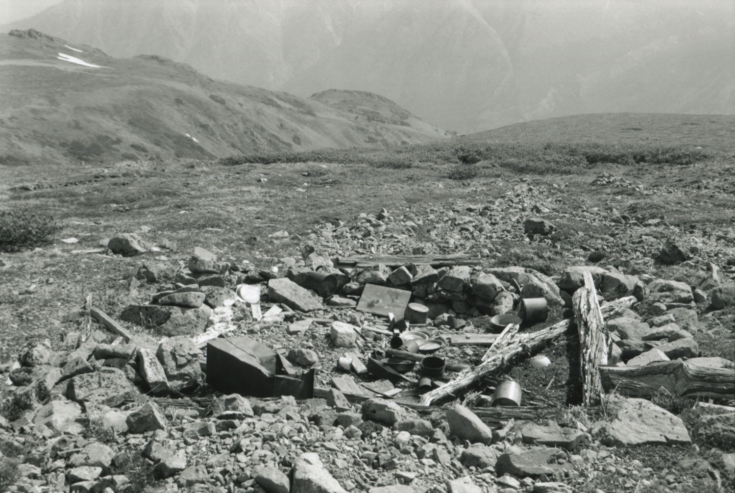 The campsite on the Joe Petty claim, about 300 meters south of the Montana Mine.