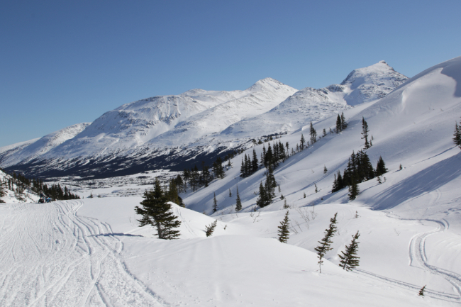 Hiking at Bryant Lake in the White Pass in March