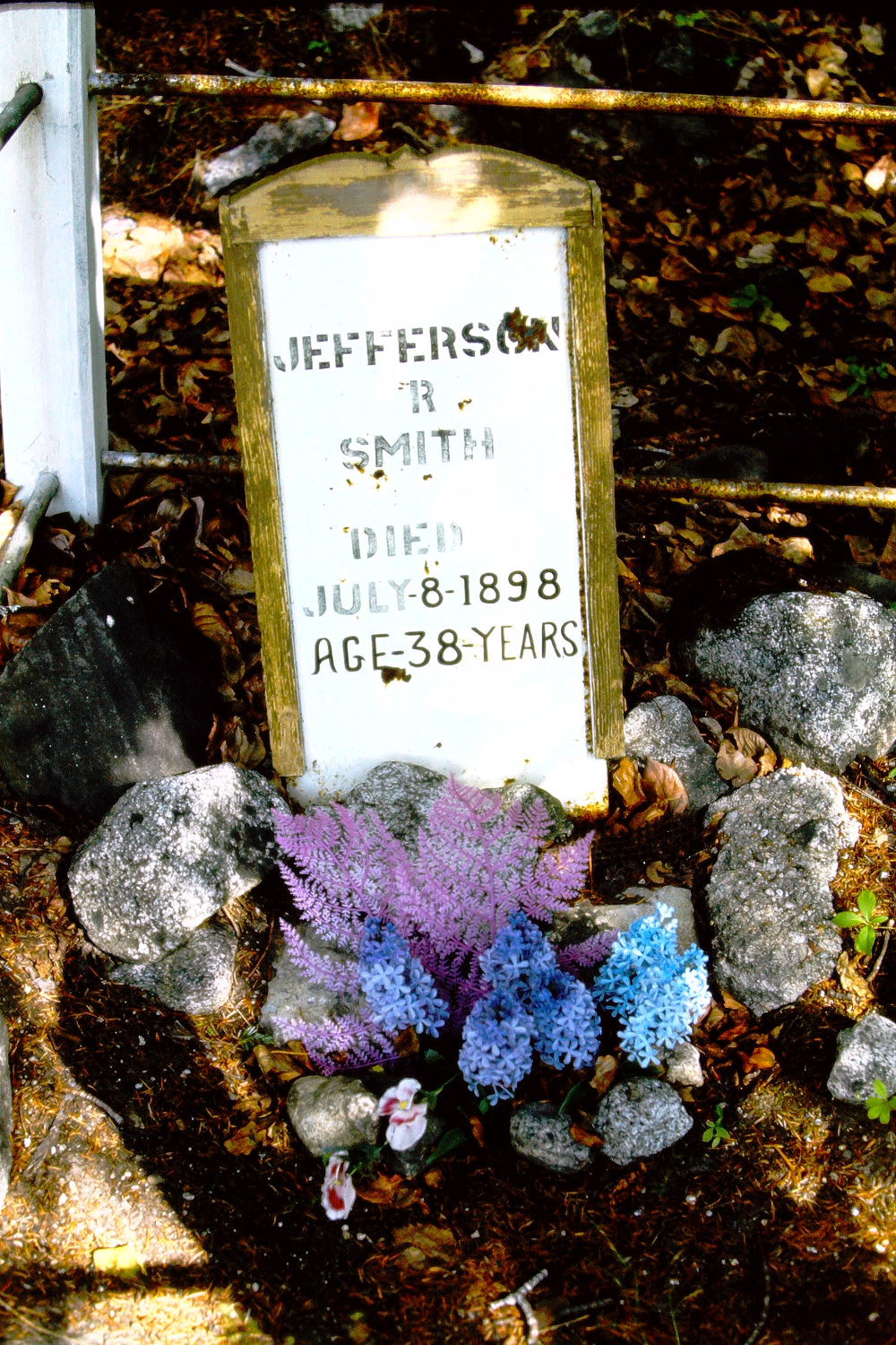 Crime boss Soapy Smith's headboard in Skagway's Gold Rush Cemetery, 1966