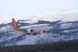 Boeing 737-48E C-FANB