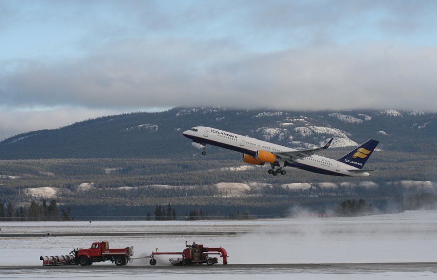 Icelandair Boeing 757-200 TF-FIA at Whitehorse