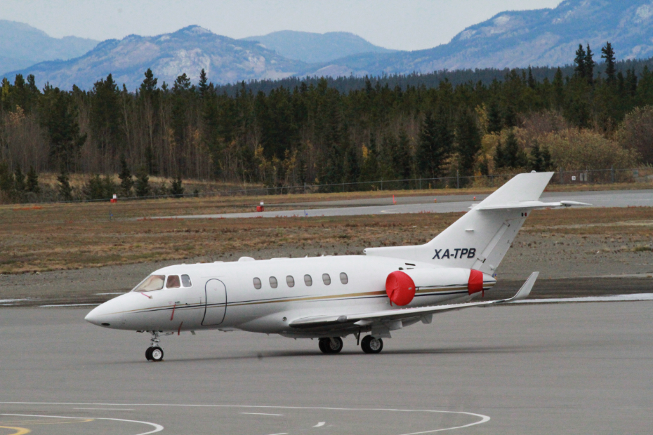 XA-TPB, a Raytheon Hawker 800XP from Mexico, on the ramp at Whitehorse, Yukon (YXY), on October 2, 2021.