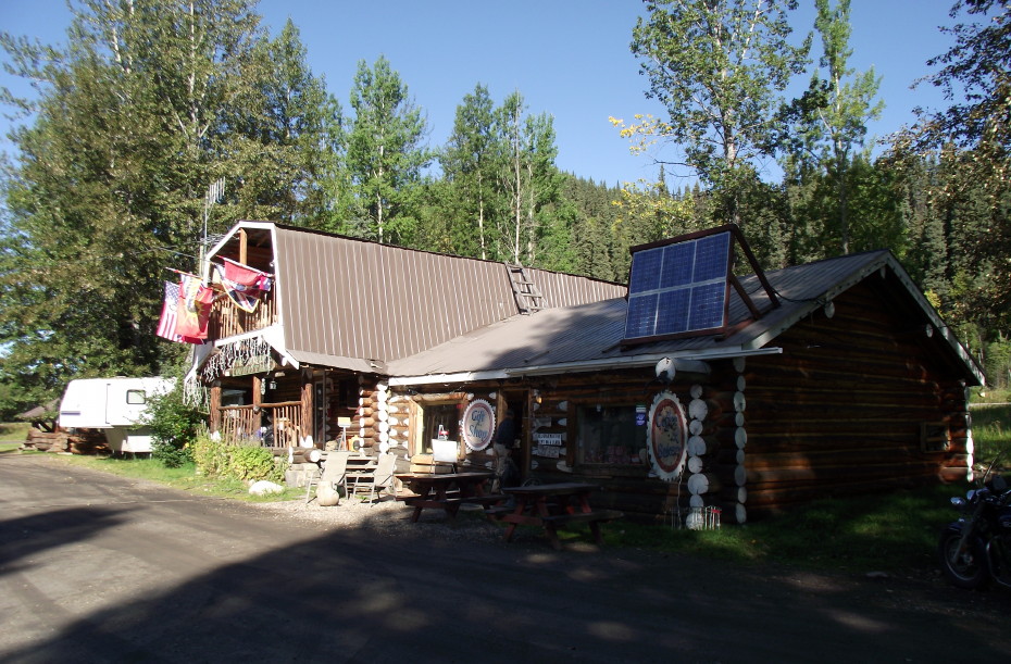 Tetsa River Lodge on the Alaska Highway