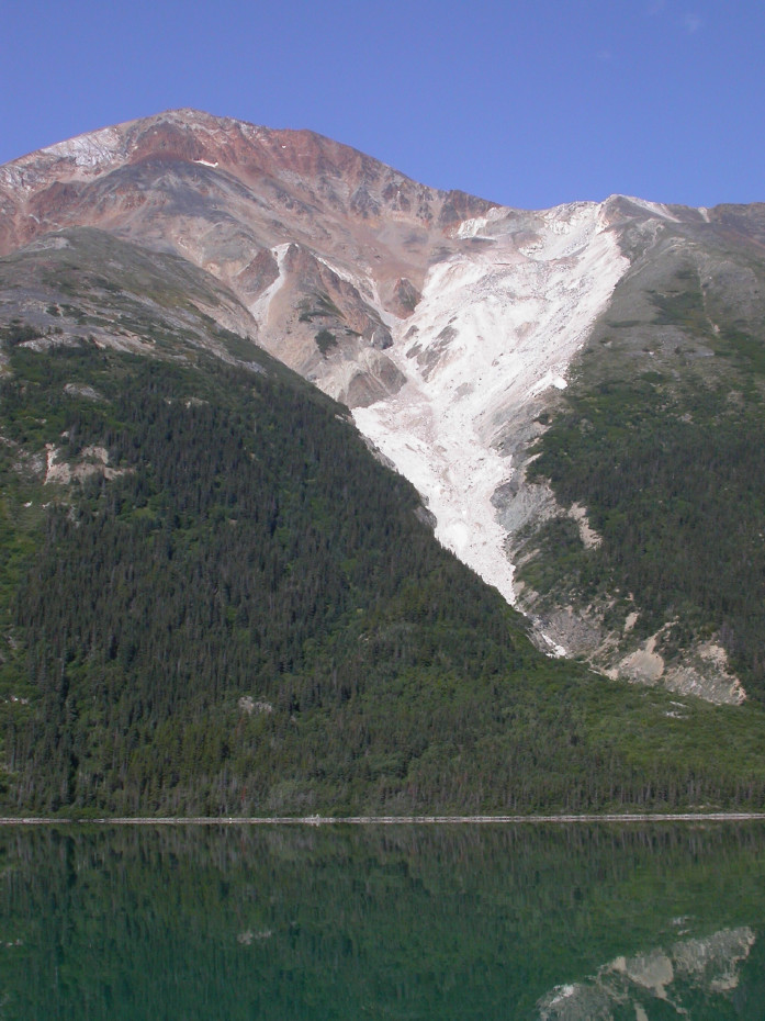 Limestone belt along Lake Bennett, BC